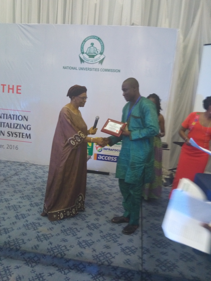 Dr. Emmanuel Amlabu receiving his award